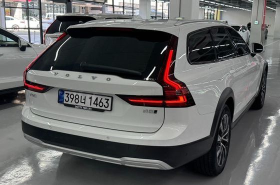 Volvo V90 B5 Ultra AWD — пробег 8 128 км — фото 2 из 5