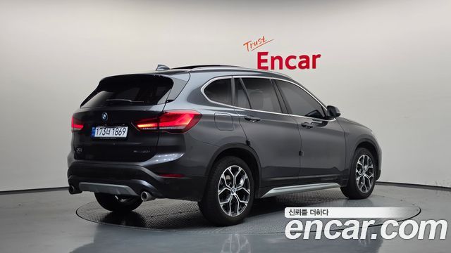 BMW X1 xDrive 20i xLine — пробег 68 374 км — фото 2 из 5