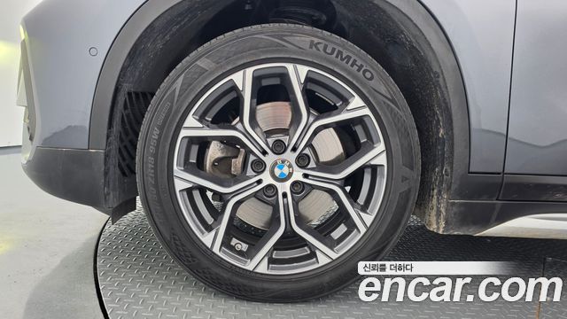 BMW X1 xDrive 20i xLine — пробег 68 374 км — фото 5 из 5