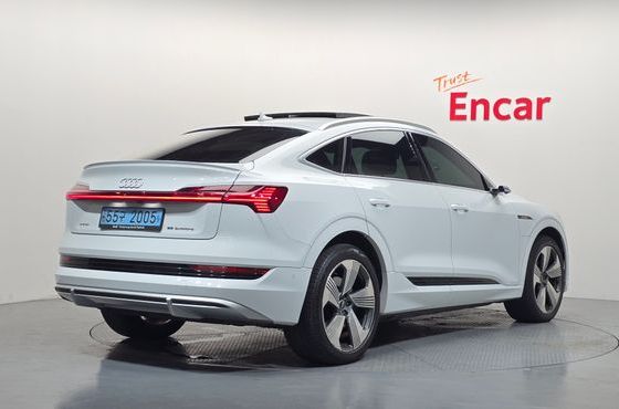 Audi e-tron 55 Quattro Sportback — пробег 98 123 км — фото 2 из 5