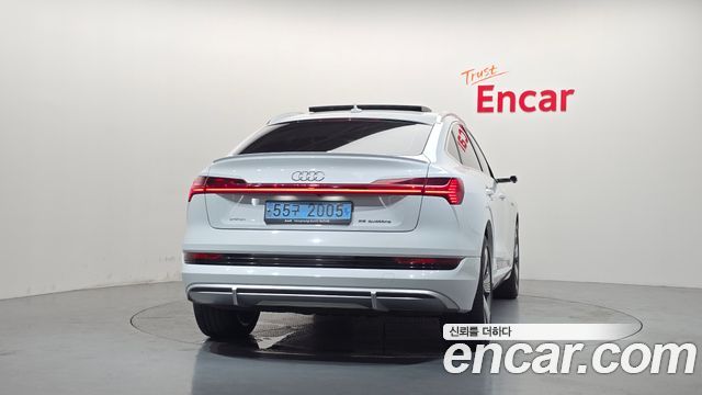 Audi e-tron 55 Quattro Sportback — пробег 98 123 км — фото 4 из 5