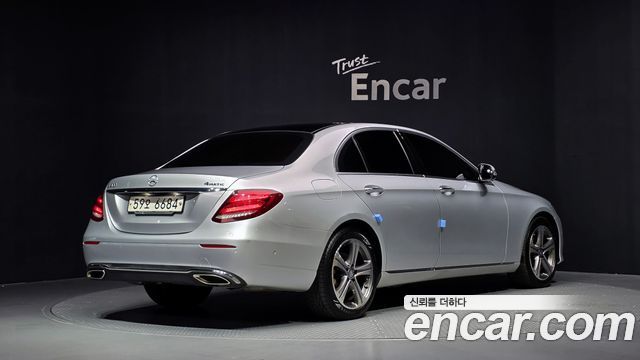 Mercedes-Benz E-Class E300 4MATIC Avnatgarde — пробег 57 430 км — фото 2 из 5
