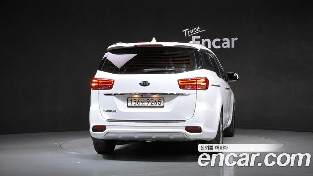 Kia Carnival из Кореи Encar