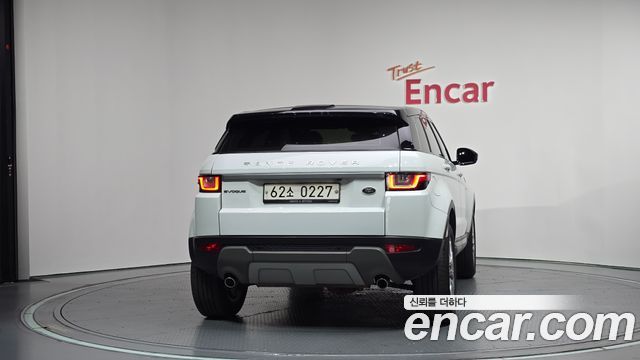 Land Rover Range Rover Evoque 2.0 TD4 SE — пробег 58 956 км — фото 4 из 5