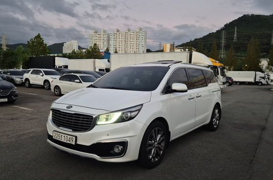 Kia Carnival 7-seater Limousine President — пробег 163 532 км — фото 2 из 5