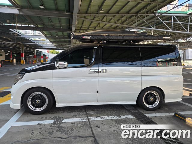 Nissan Elgrand из Кореи Encar