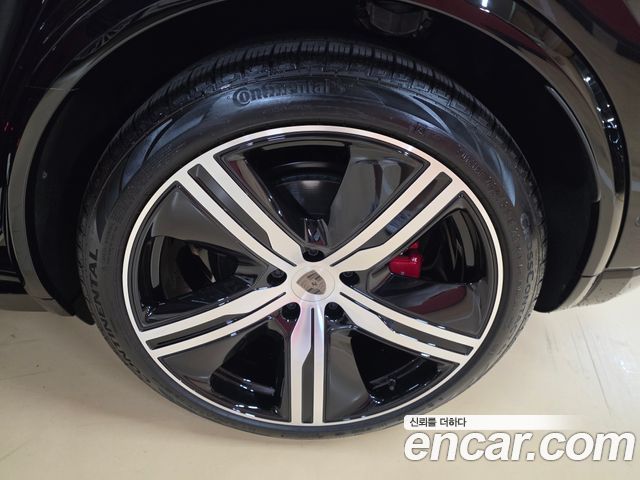 Porsche Macan Turbo — пробег 326 км — фото 5 из 5