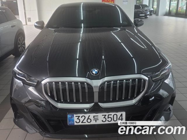 BMW 5-Series 520i M Sport — пробег 16 000 км — фото 1 из 5