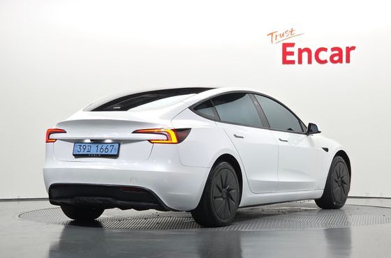 Tesla Model 3 스탠다드 RWD — пробег 1 996 км — фото 2 из 5