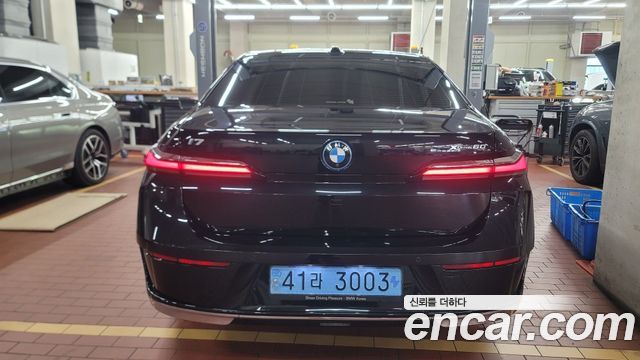 BMW i7 xDrive 60 Design Pure Excellence — пробег 72 395 км — фото 3 из 4