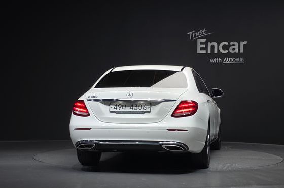Mercedes-Benz E-Class E300 Avantgarde — пробег 81 834 км — фото 4 из 5
