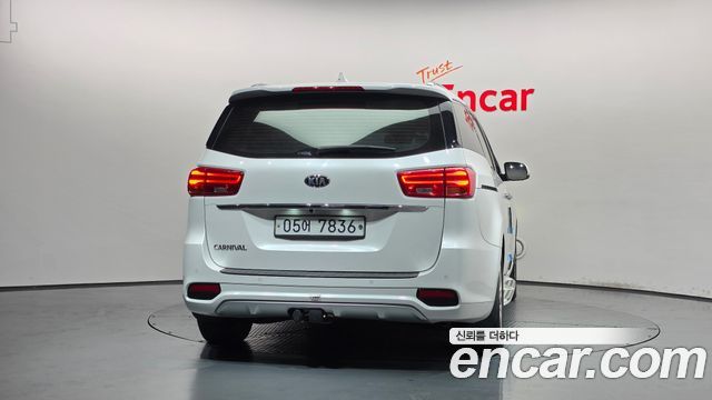 Kia Carnival Gasoline 9-Seater Noblesse Special — пробег 124 943 км — фото 4 из 5