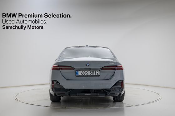 BMW 5-Series 520i M Sport — пробег 8 800 км — фото 4 из 5