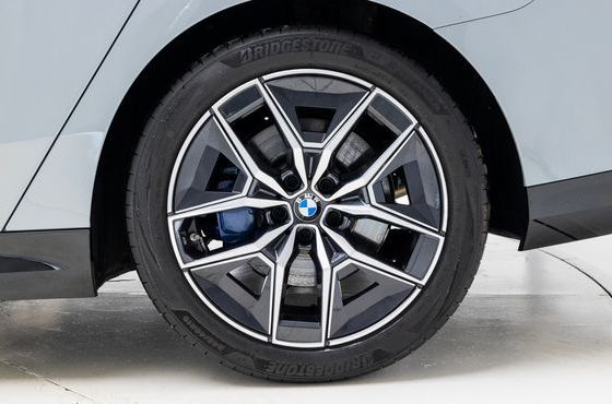 BMW 5-Series 520i M Sport — пробег 8 800 км — фото 5 из 5