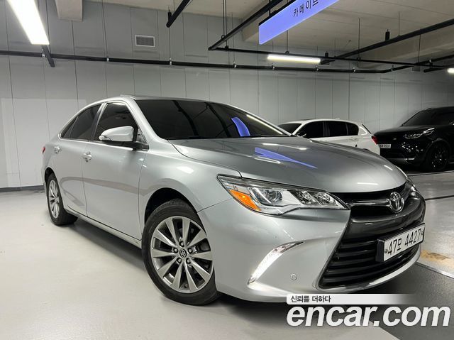 Toyota Camry 2.5 XLE — пробег 77 181 км — фото 1 из 5