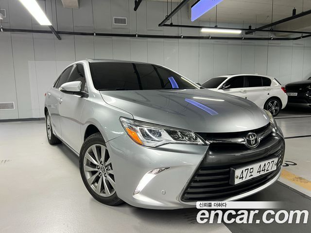 Toyota Camry 2.5 XLE — пробег 77 181 км — фото 3 из 5