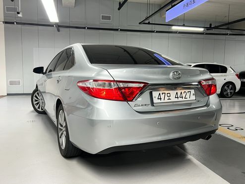 Toyota Camry 2.5 XLE — пробег 77 181 км — фото 4 из 5