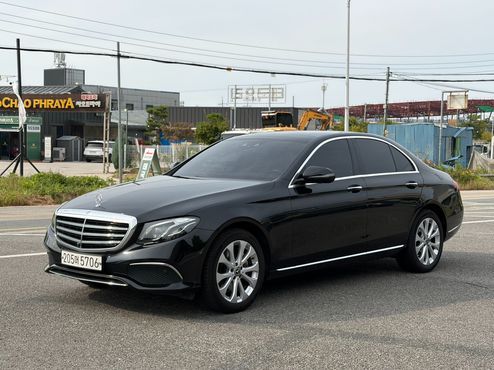 Mercedes-Benz E-Class E300 4MATIC Exclusive — пробег 68 000 км — фото 1 из 5