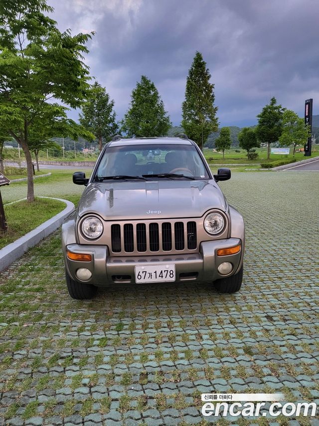 Jeep Cherokee 3.7 KJ — пробег 240 000 км — фото 1 из 5