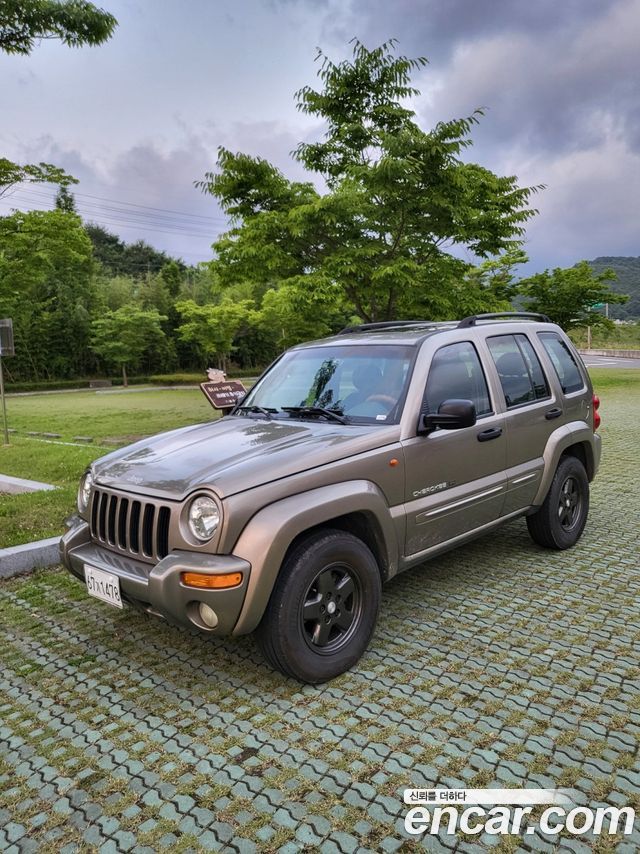 Jeep Cherokee 3.7 KJ — пробег 240 000 км — фото 2 из 5