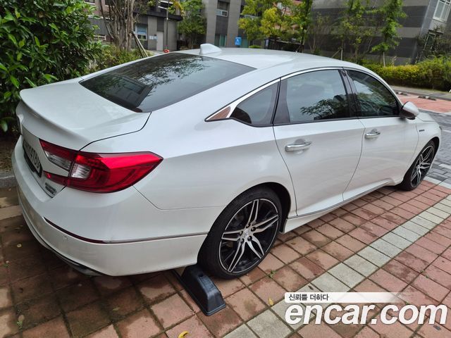 Honda Accord 2.0 Hybrid Touring — пробег 40 000 км — фото 2 из 5