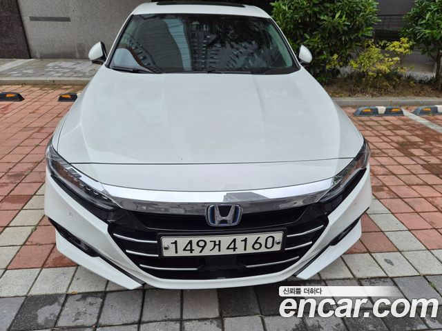 Honda Accord 2.0 Hybrid Touring — пробег 40 000 км — фото 3 из 5