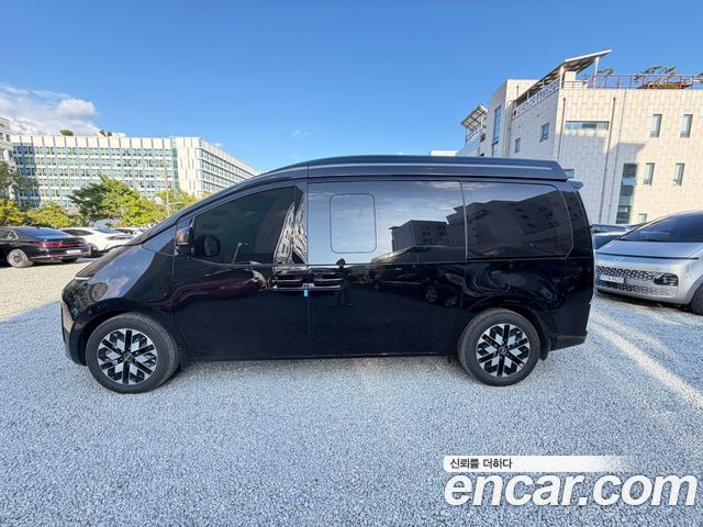 Hyundai Staria 4WD Lounge 9-Seater Limousine — пробег 700 км — фото 3 из 5
