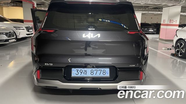 Kia EV9 Long Range 4WD GT Line — пробег 73 895 км — фото 4 из 5