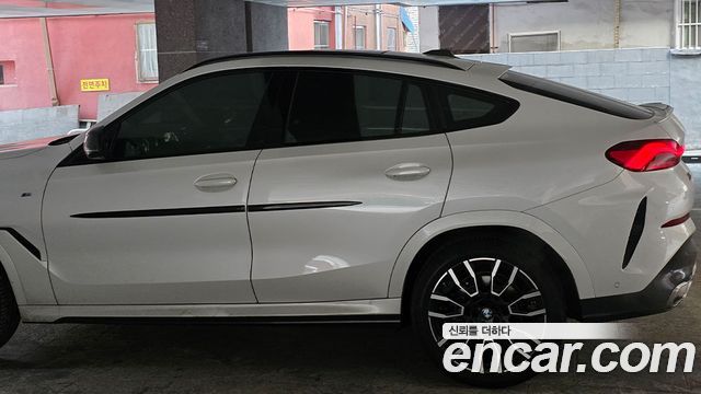 BMW X6 xDrive40i M Sport — пробег 11 305 км — фото 2 из 5