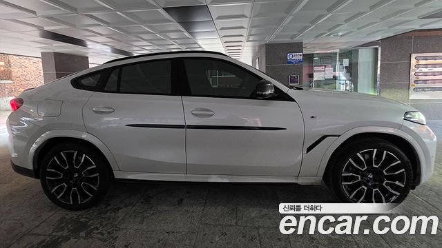 BMW X6 xDrive40i M Sport — пробег 11 305 км — фото 3 из 5