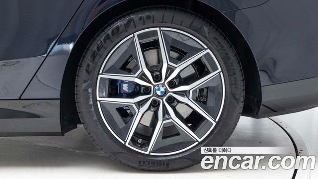BMW i5 eDrive 40 M Sport — пробег 5 790 км — фото 5 из 5