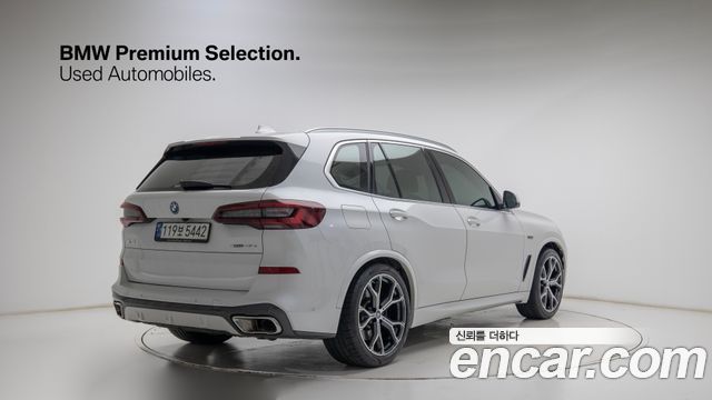 BMW X5 xDrive 45e M Sport — пробег 83 805 км — фото 2 из 5