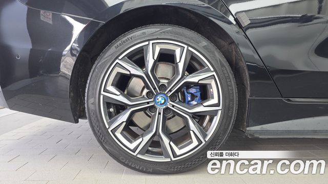 BMW i4 eDrive40 M Sports Pro — пробег 77 521 км — фото 5 из 5