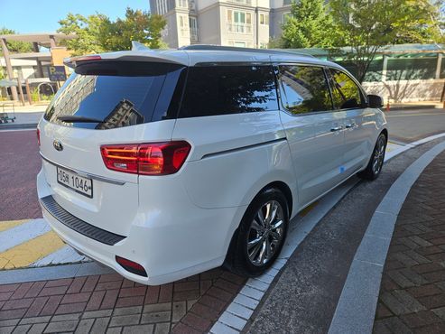 Kia Carnival 9-Seater Prstige — пробег 59 900 км — фото 4 из 5