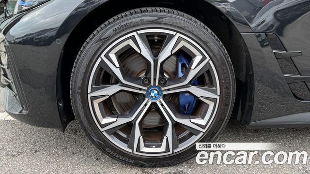 BMW i4 eDrive40 M Sports Pro — пробег 77 104 км — фото 5 из 5