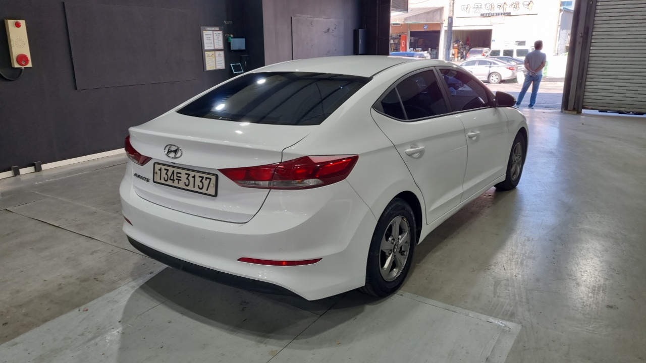 Hyundai AVANTE 1.6 LPI Smart (Rental Car) — пробег 120 000 км — фото 2 из 5