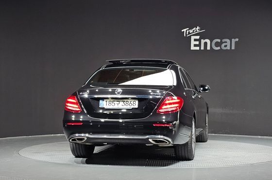 Mercedes-Benz E-Class E450 4MATIC Exclusive — пробег 9 780 км — фото 4 из 5