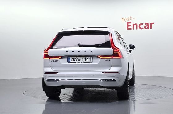 Volvo XC60 B5 Ultimate Bright — пробег 48 944 км — фото 4 из 5