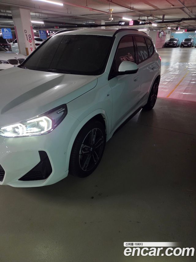 BMW X1 sDrive 20i M Sport — пробег 9 870 км — фото 4 из 5