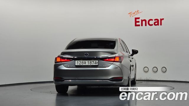 Lexus ES Executive — пробег 126 647 км — фото 4 из 5
