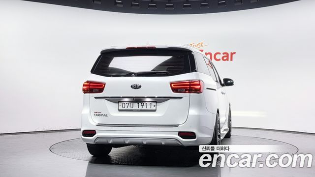 Kia Carnival из Кореи Encar