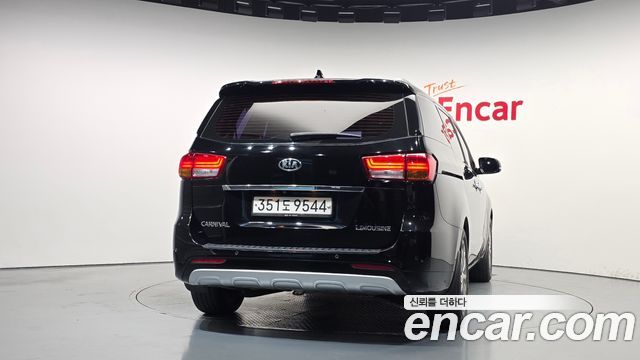 Kia Carnival 7-seater Limousine VIP — пробег 149 590 км — фото 4 из 5