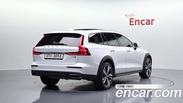Volvo V60 T5 Pro AWD — пробег 74 341 км — фото 2 из 5