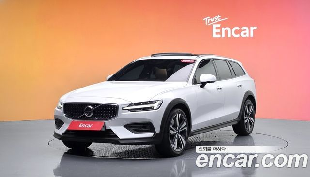 Volvo V60 T5 Pro AWD — пробег 74 341 км — фото 1 из 5