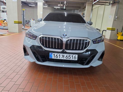 BMW 5-Series 530e M Sport — пробег 4 200 км — фото 3 из 5