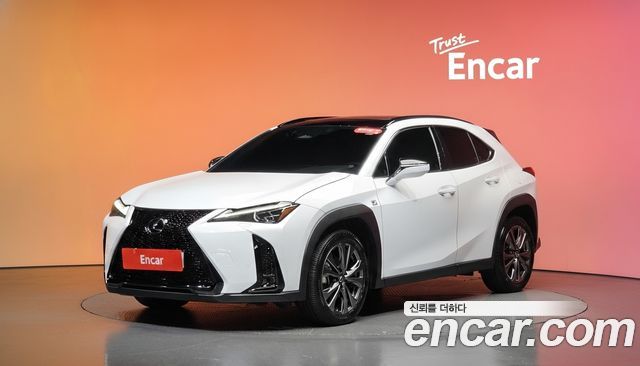 Lexus UX 2.0 F-Sport 2WD — пробег 6 153 км — фото 1 из 5