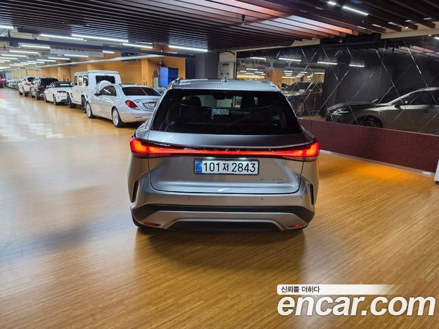 Lexus RX Luxury — пробег 3 336 км — фото 4 из 5