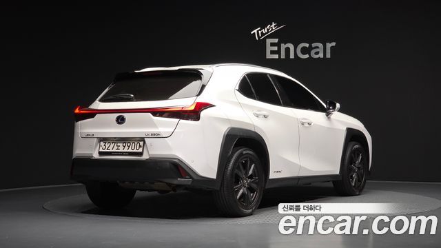 Lexus UX 2.0 2WD — пробег 81 610 км — фото 2 из 5