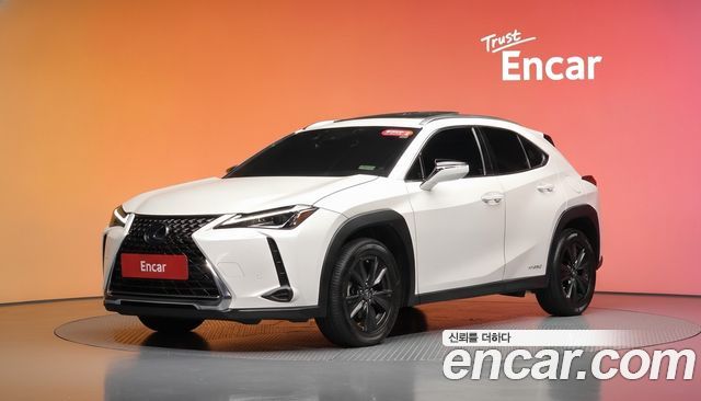 Lexus UX 2.0 2WD — пробег 81 610 км — фото 1 из 5