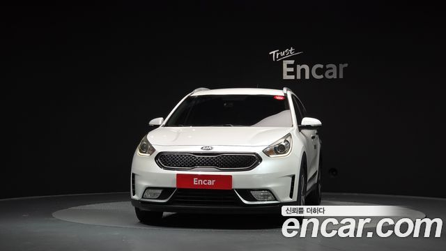 Kia Niro Prestige — пробег 123 526 км — фото 3 из 5